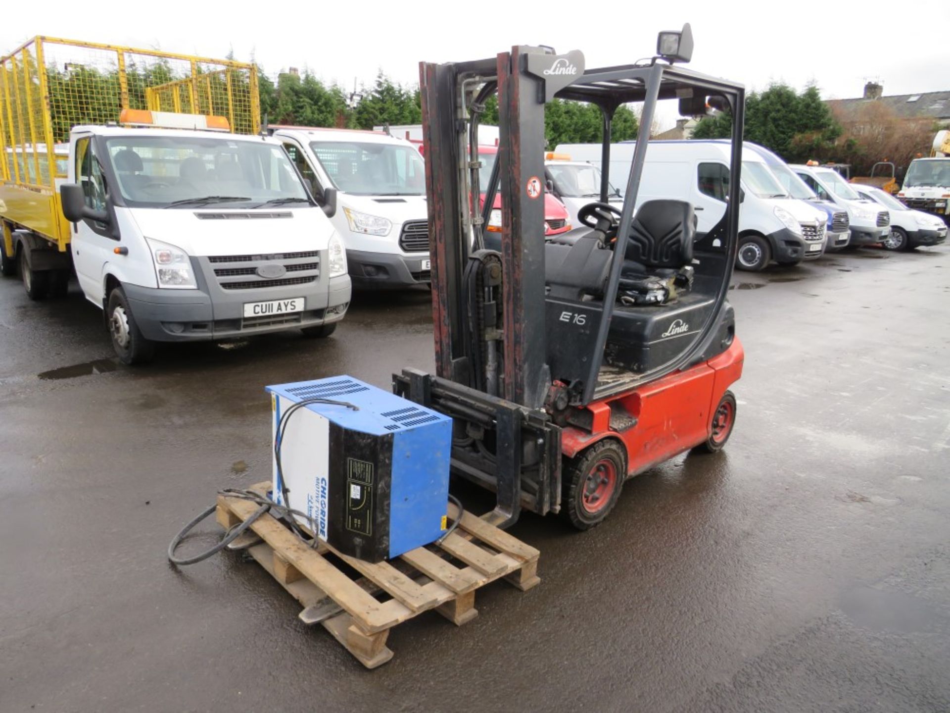 LINDE ELECTRIC 1.5 FORK LIFT TRIPLE BOOM & CHARGER [NO VAT] - Bild 2 aus 4