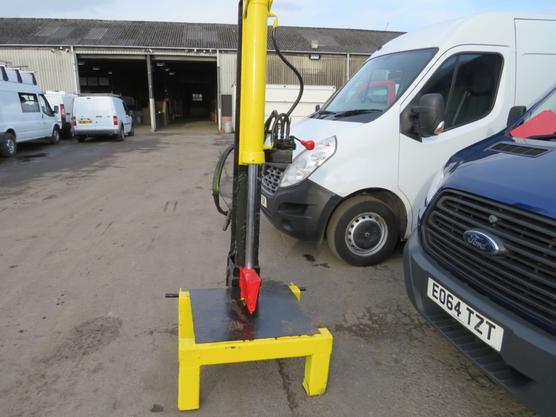 HYDRAULIC LOG SPLITTER ON 3 POINT LINKAGE [NO VAT]