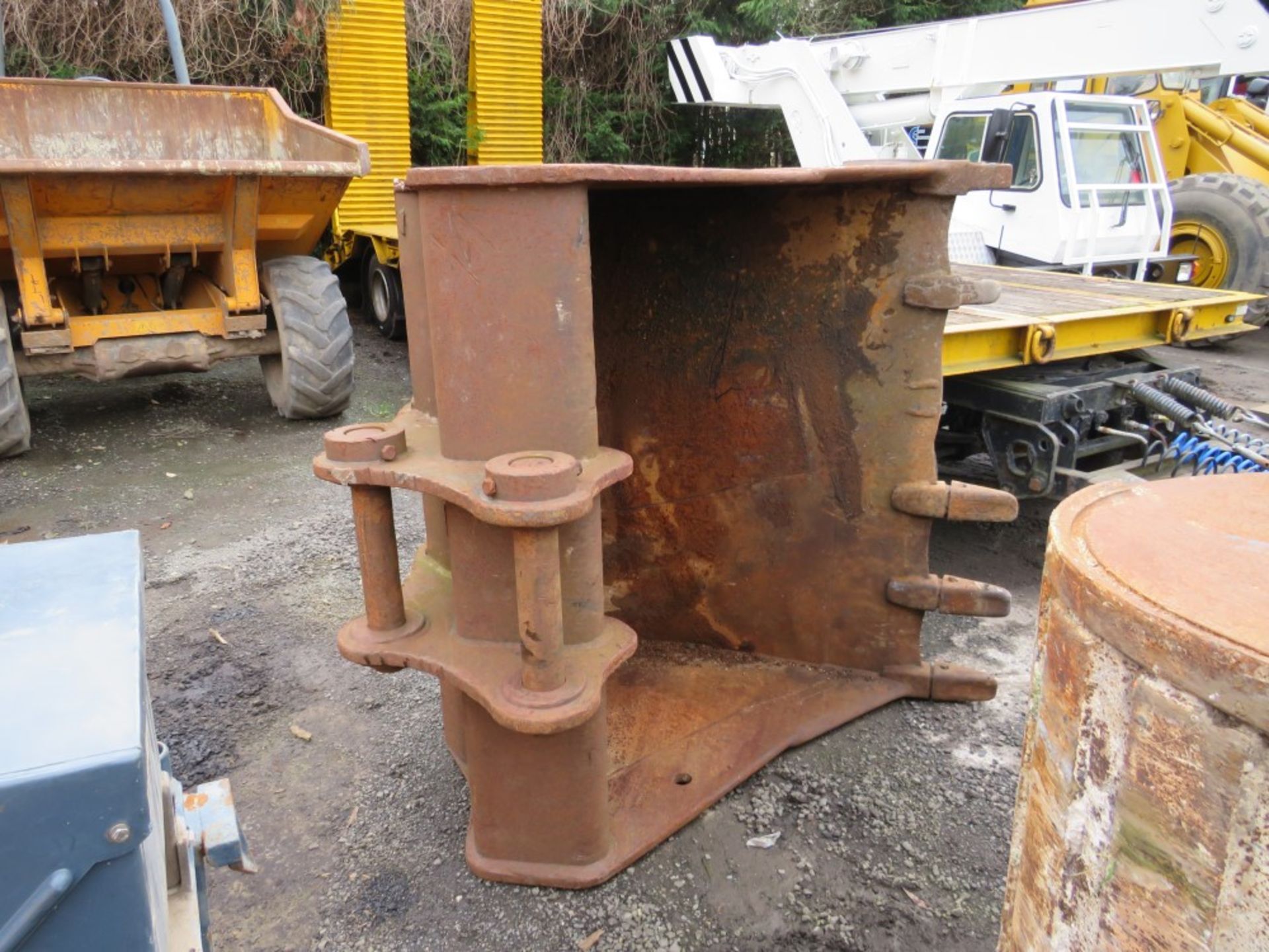 5ft DIGGING BUCKET 80mm PINS FOR 30t TO 40t MACHINE [+ VAT]