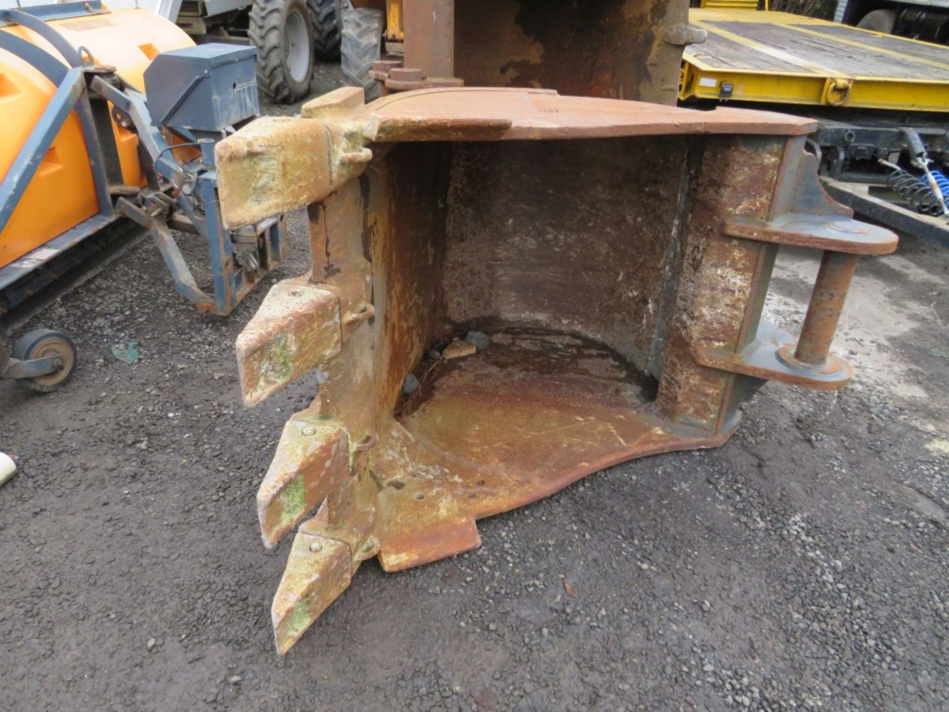 4ft DIGGING BUCKET 100mm PINS FOR 30t TO 40t MACHINE [+ VAT]