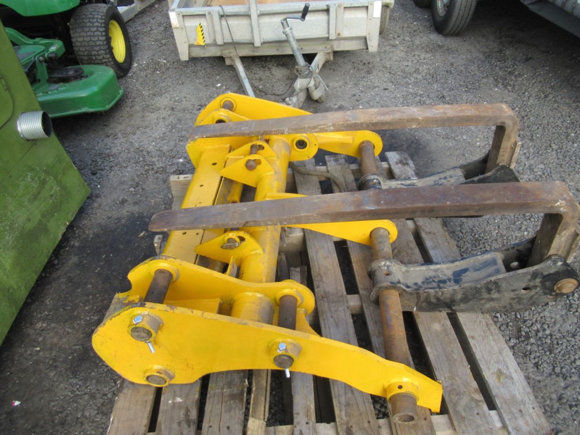 JCB 3CX / 4CX / 5CX QUICK HITCH WITH FORKS [+ VAT]