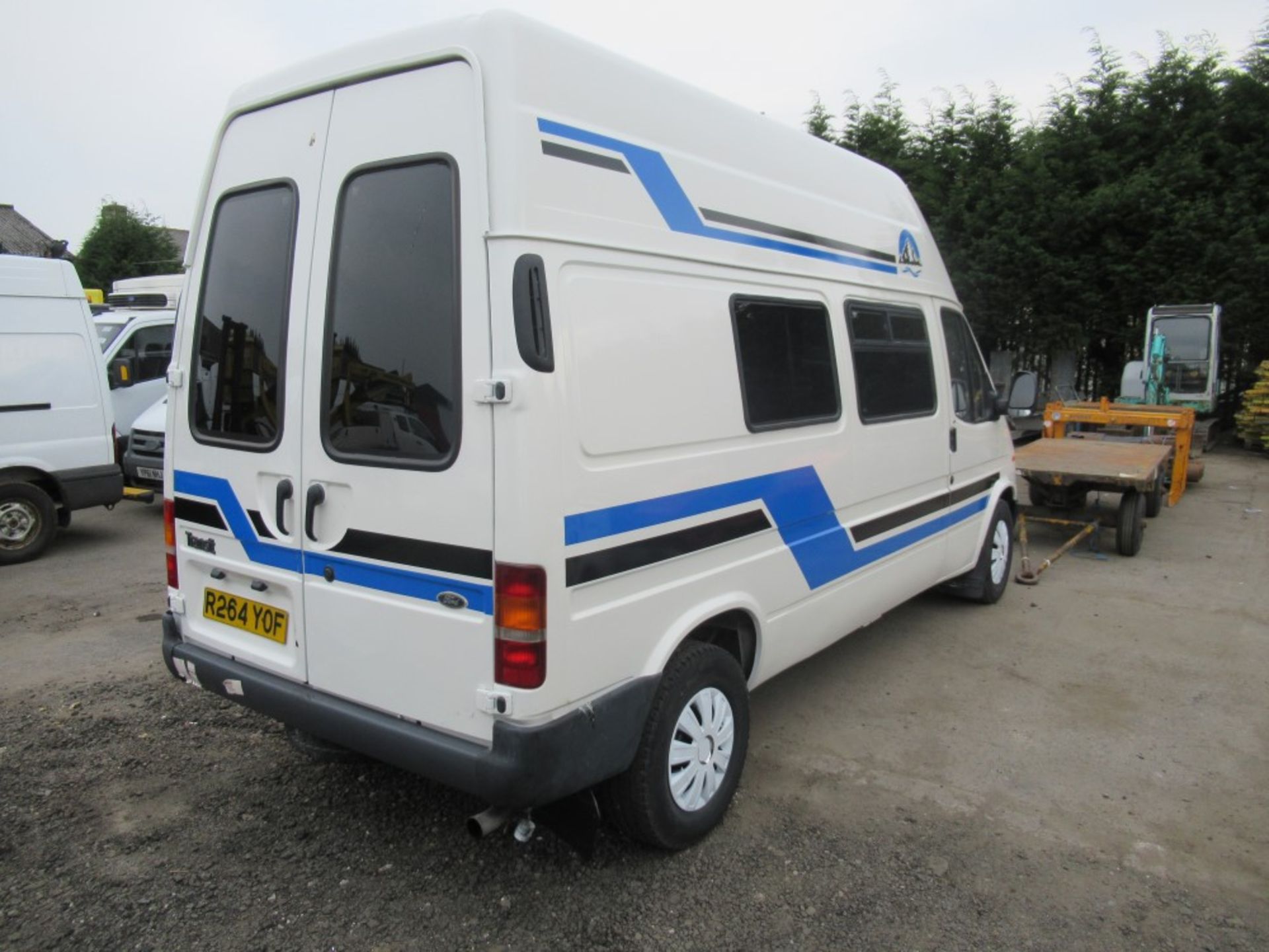 R reg FORD TRANSIT 190 CAMPER VAN, 1ST REG 05/98, TEST 12/19, 105909M, V5 HERE, 4 FORMER KEEPERS [NO - Image 4 of 8