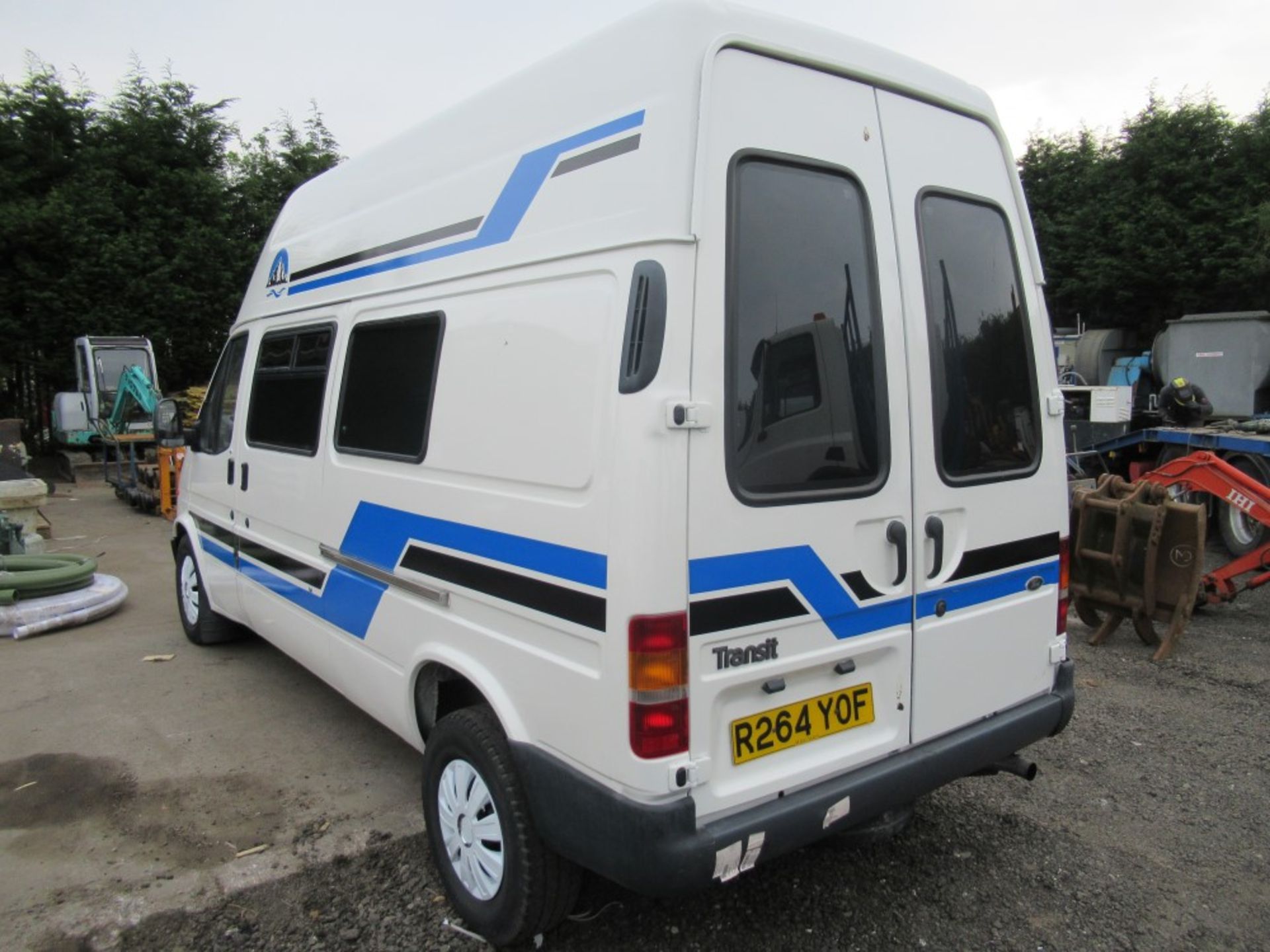 R reg FORD TRANSIT 190 CAMPER VAN, 1ST REG 05/98, TEST 12/19, 105909M, V5 HERE, 4 FORMER KEEPERS [NO - Image 3 of 8