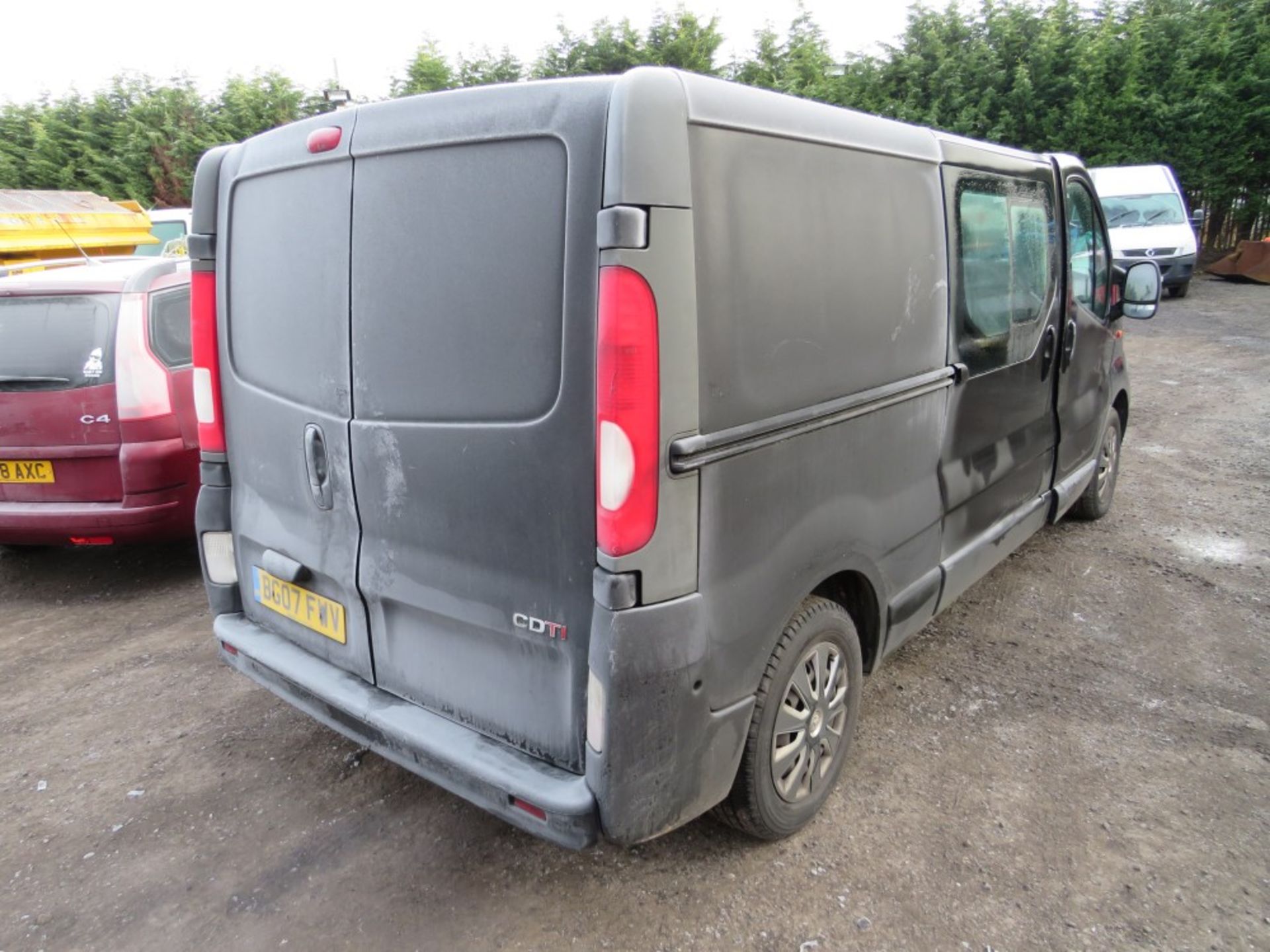 07 reg VAUXHALL VIVARO 2900 CREW VAN, 1ST REG 05/07, TEST 08/20, 147938M NOT WARRANTED, V5 HERE, 2 - Image 4 of 7