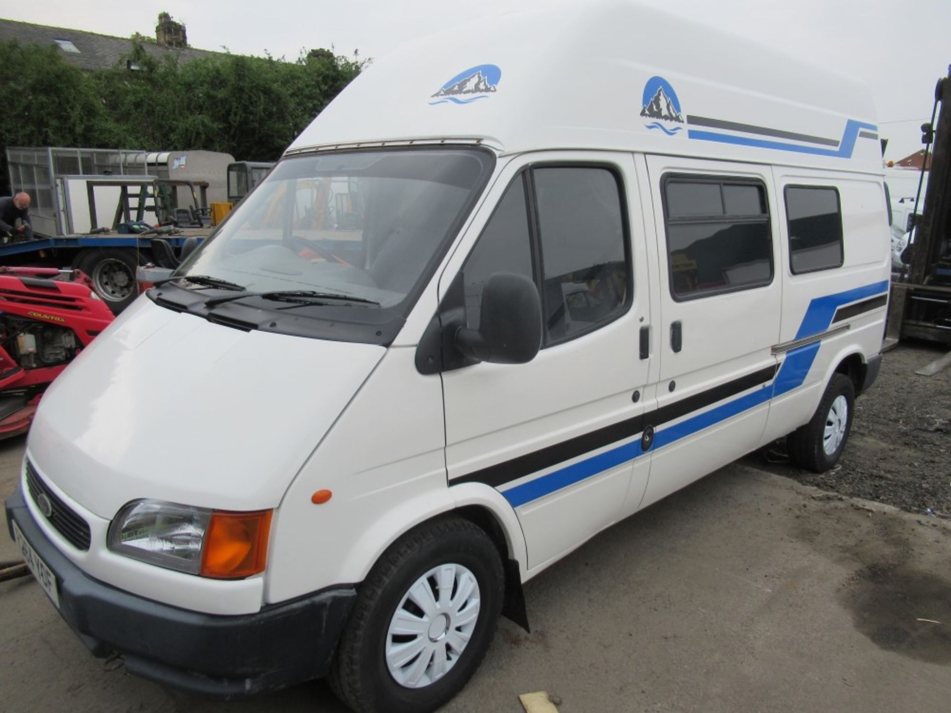 R reg FORD TRANSIT 190 CAMPER VAN, 1ST REG 05/98, TEST 12/19, 105909M, V5 HERE, 4 FORMER KEEPERS [NO - Image 2 of 8