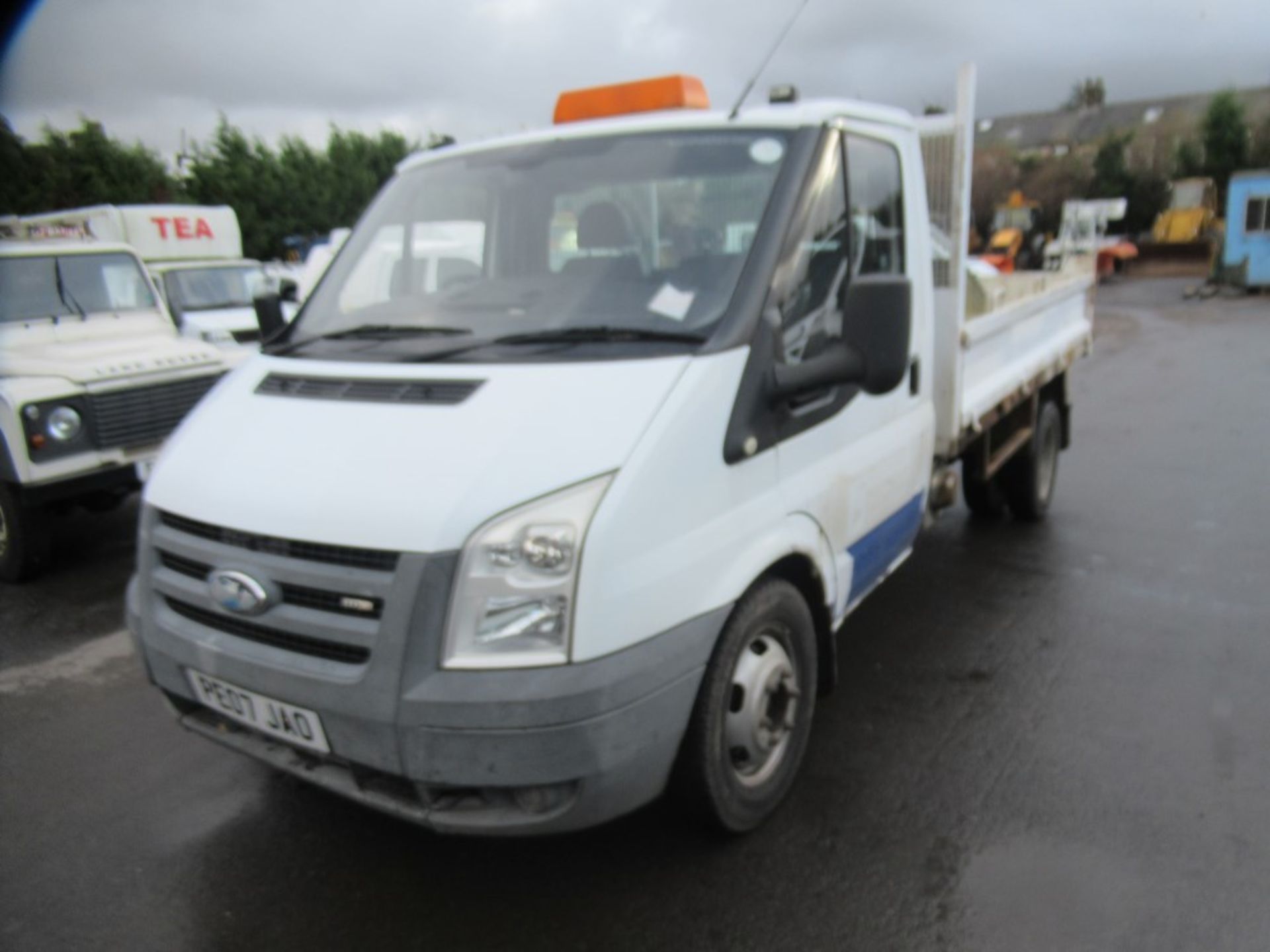 07 reg FORD TRANSIT 100 T350M RWD TIPPER (DIRECT COUNCIL) 1ST REG 06/07, TEST 06/20, 115438M, V5 - Image 2 of 5