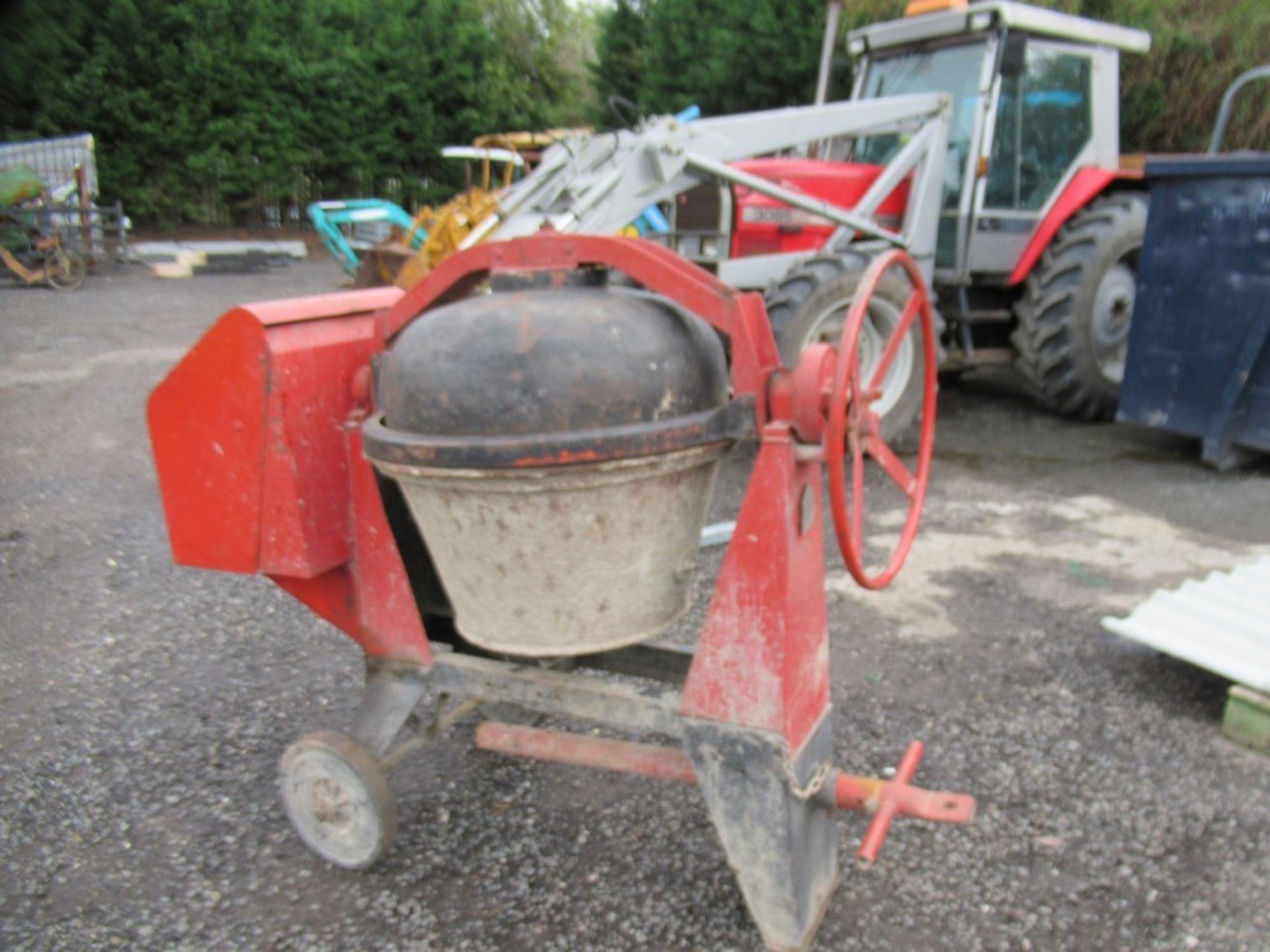 PETROL ENGINED CHAIN DRIVEN CEMENT MIXER [NO VAT]