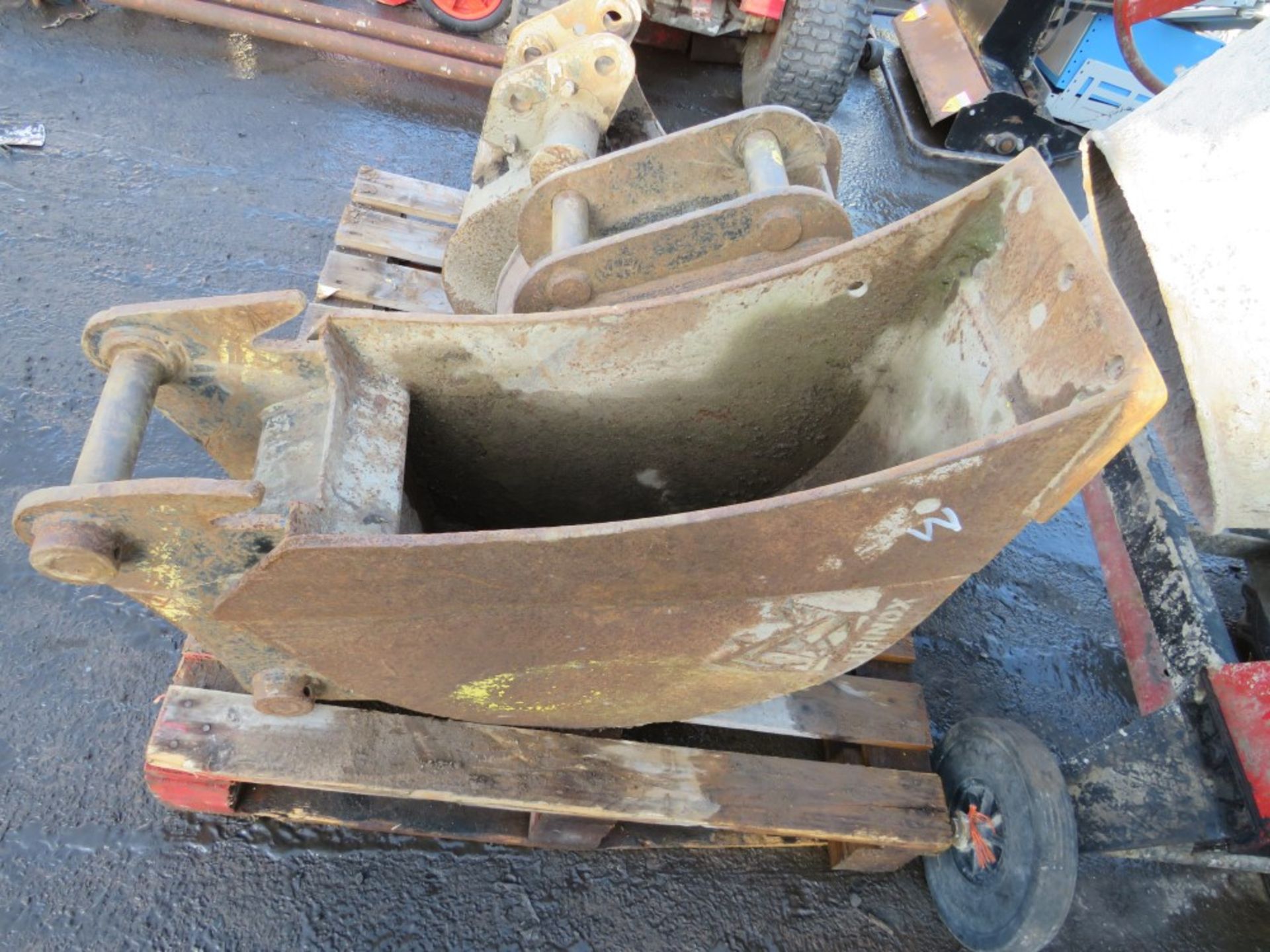 DIGGER BUCKET (M) (DIRECT GAP) [+ VAT]