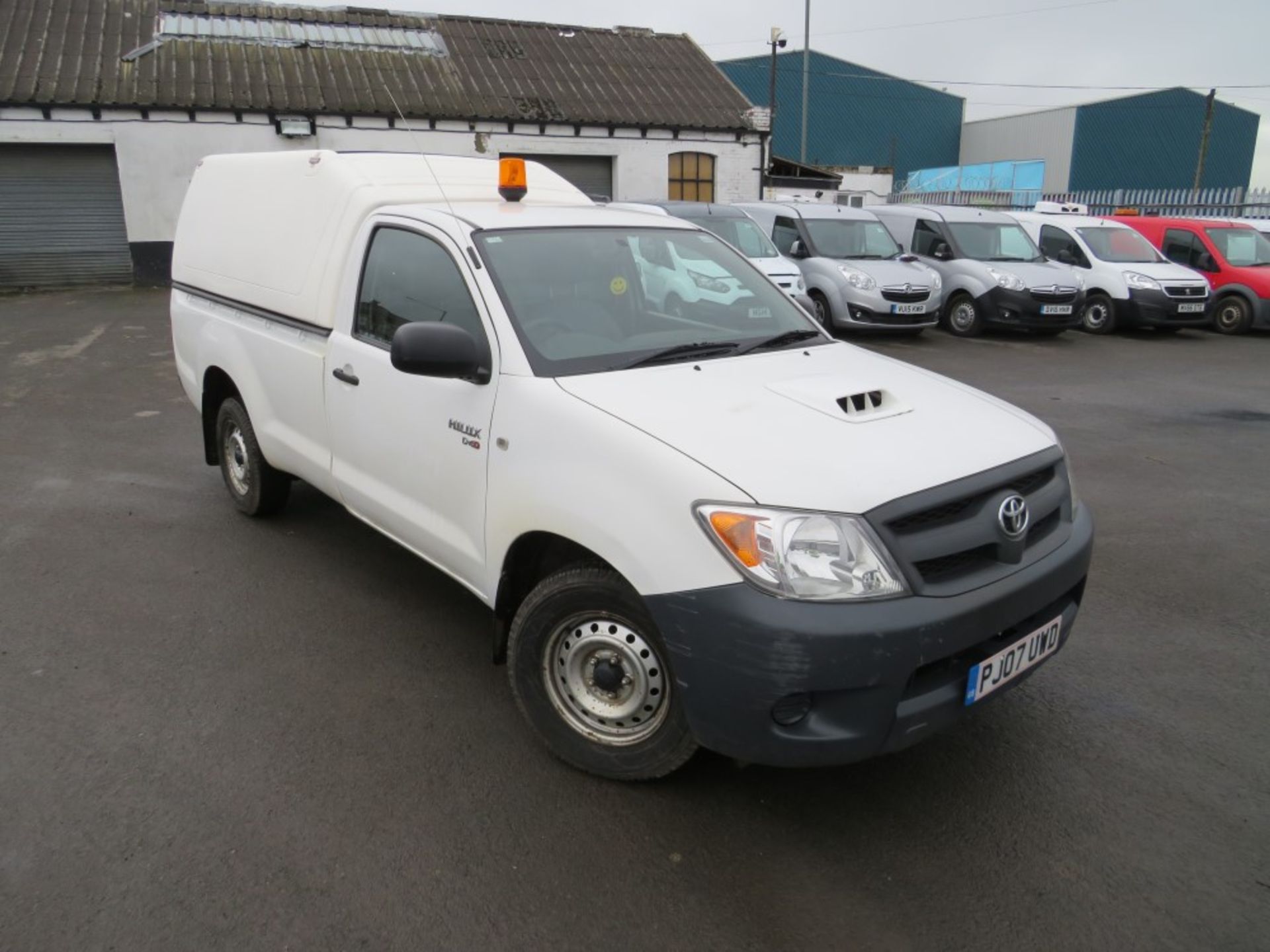 07 reg TOYOTA HILUX HL2 D-4D 4X2 S/C PICKUP (DIRECT COUNCIL) 1ST REG 05/07, TEST 04/20, 75876M