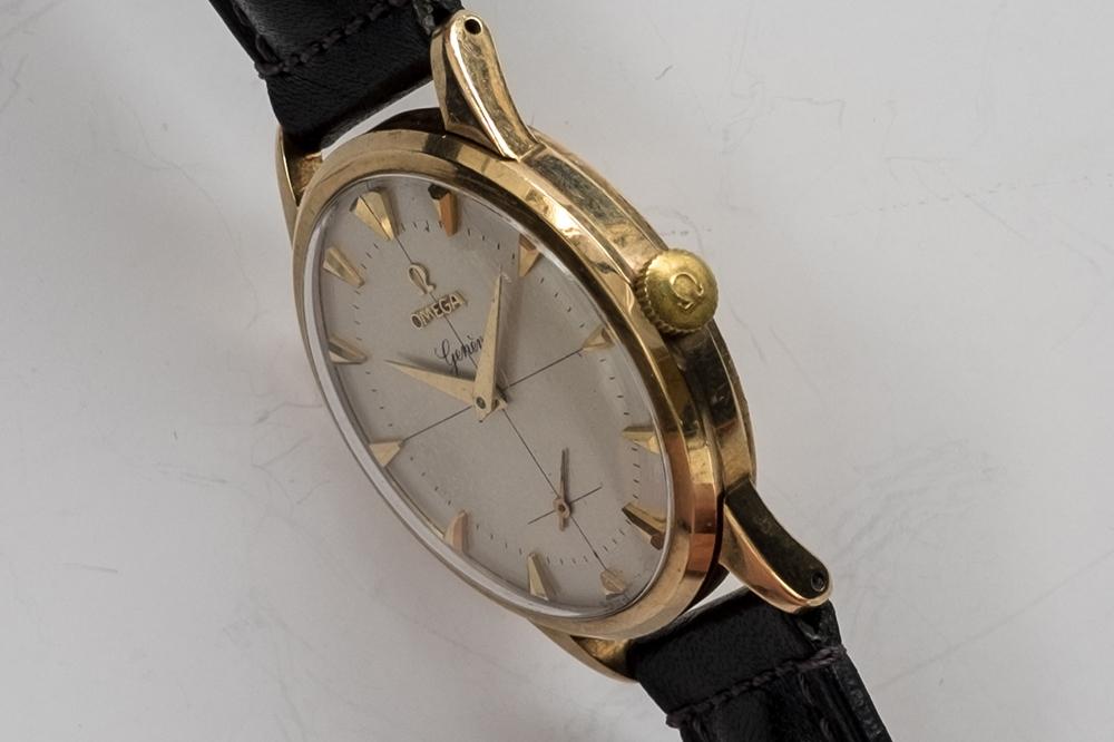 A GENTLEMAN'S 9CT GOLD OMEGA GENEVE WRIST WATCH DATED 1956, SILVER TWO-TONE CROSS HAIR DIAL, - Image 3 of 3