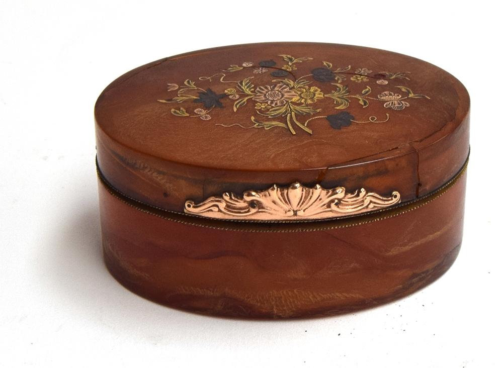 An 18th century blonde tortoiseshell oval box, the hinged cover with coloured gold piqué spray of - Image 2 of 4