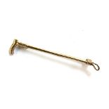 9ct gold brooch in the form of a riding crop 3.4g