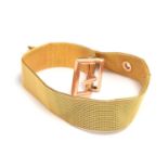 A gold metal fine mesh bracelet with buckle fastening, weight 17.5g, length approx. 22cm