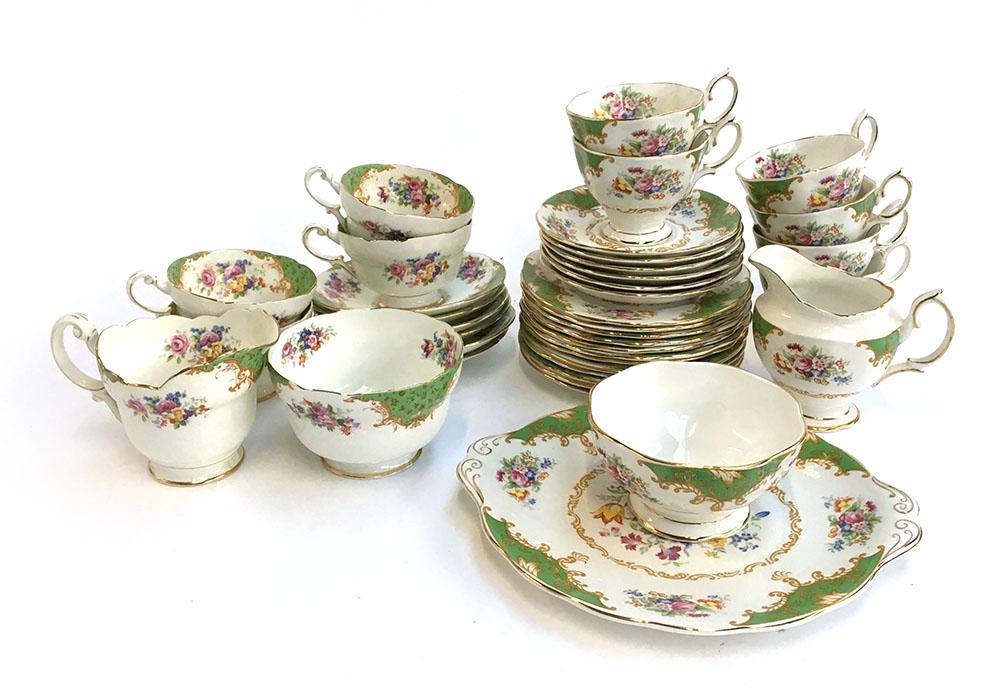 A quantity of Royal Albert 'Albany Green' bone china, including six teacups, six saucers, six