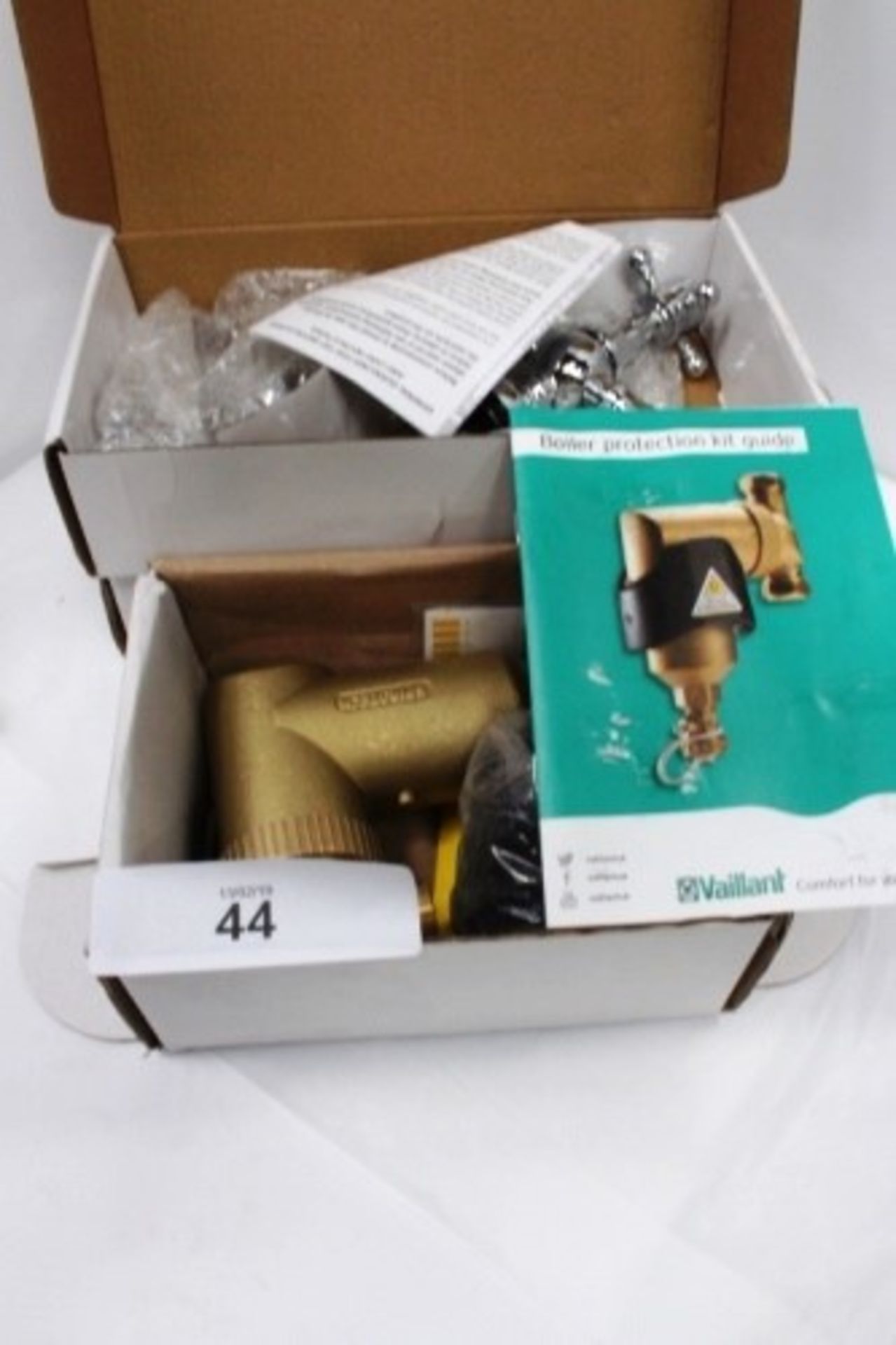 1 x Vaillant 22mm boiler protection kit, Ref: UE022W5KSS, together with an unbranded pair of taps,