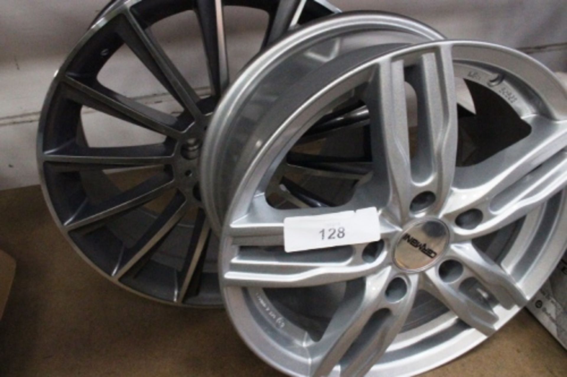 A 5 stud Carmani alloy wheel, size 7.05 x 16 H2 CA14 7016, unknown model, colour silver, new,