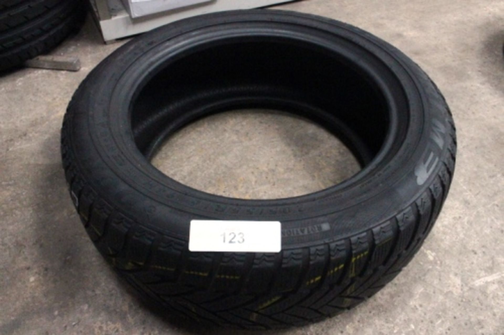 1 x Dunlop road tyre, size 205/55 R16 91H, tread remaining 5mm - Second-hand (ESB7)