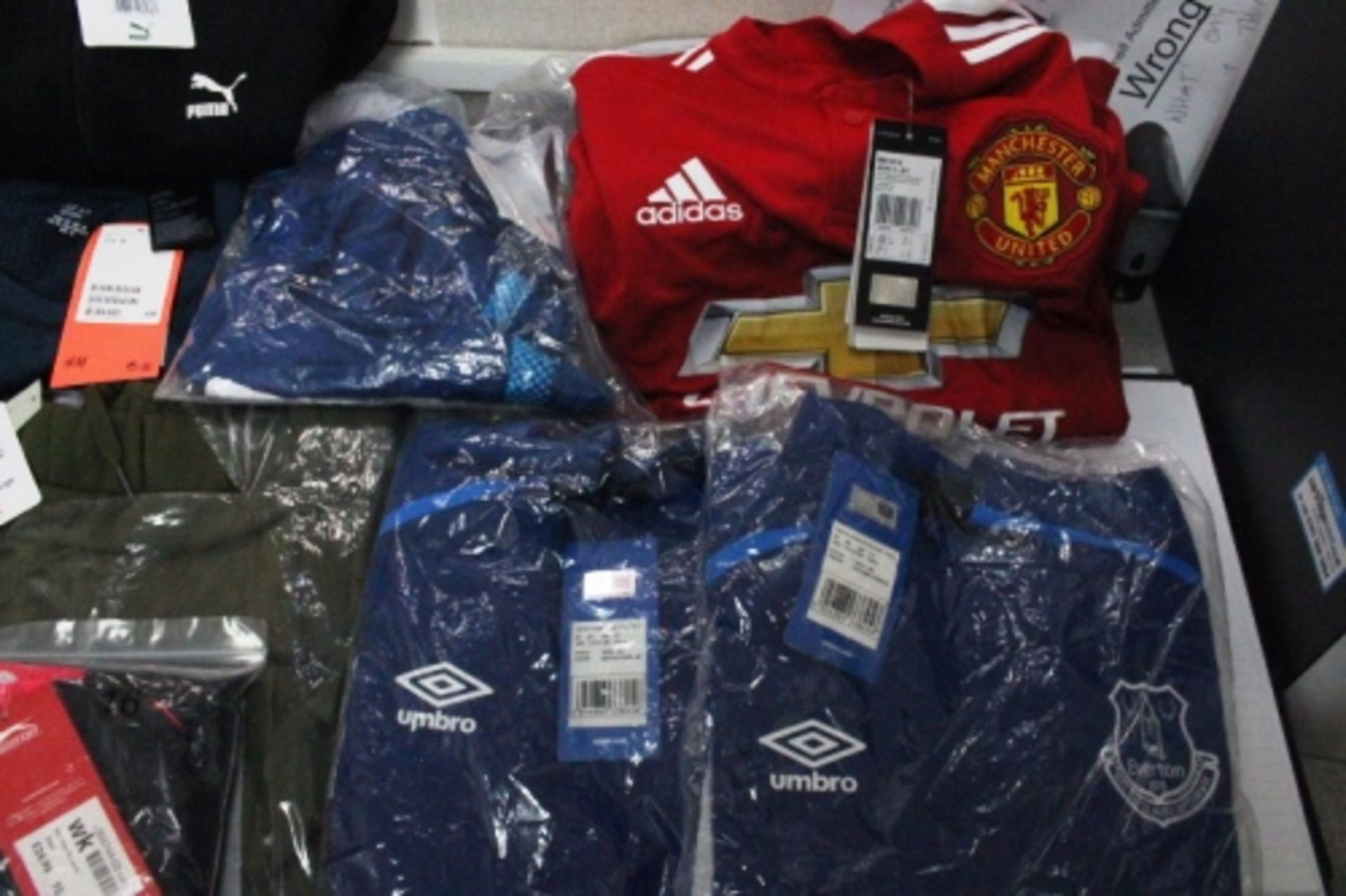 A quantity of mixed sportswear including Reebok, Kappa, and official football shirts. The details - Image 2 of 4