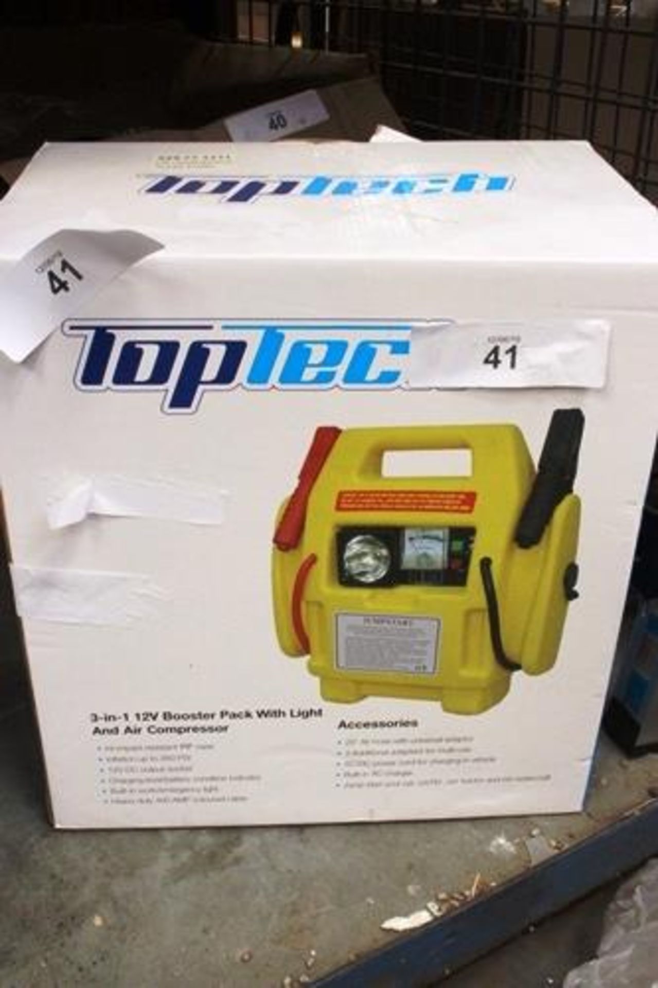 1 x Top Tech 3-in-1 12V booster pack with light - New in box (TC3)