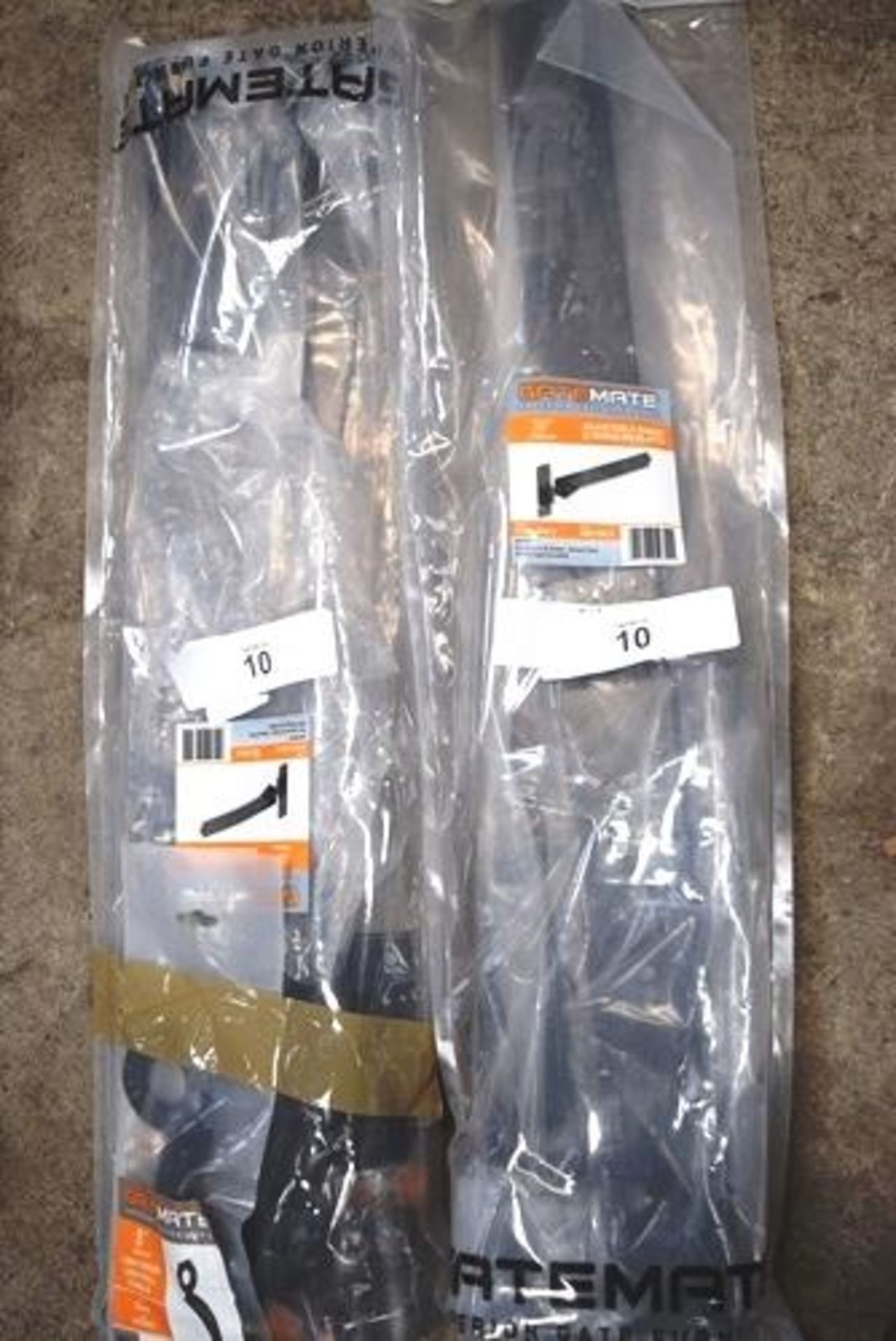 2 x Gate Mate adjustable bands and hooks gate hangers and 1 x similar handle, (Cage1)