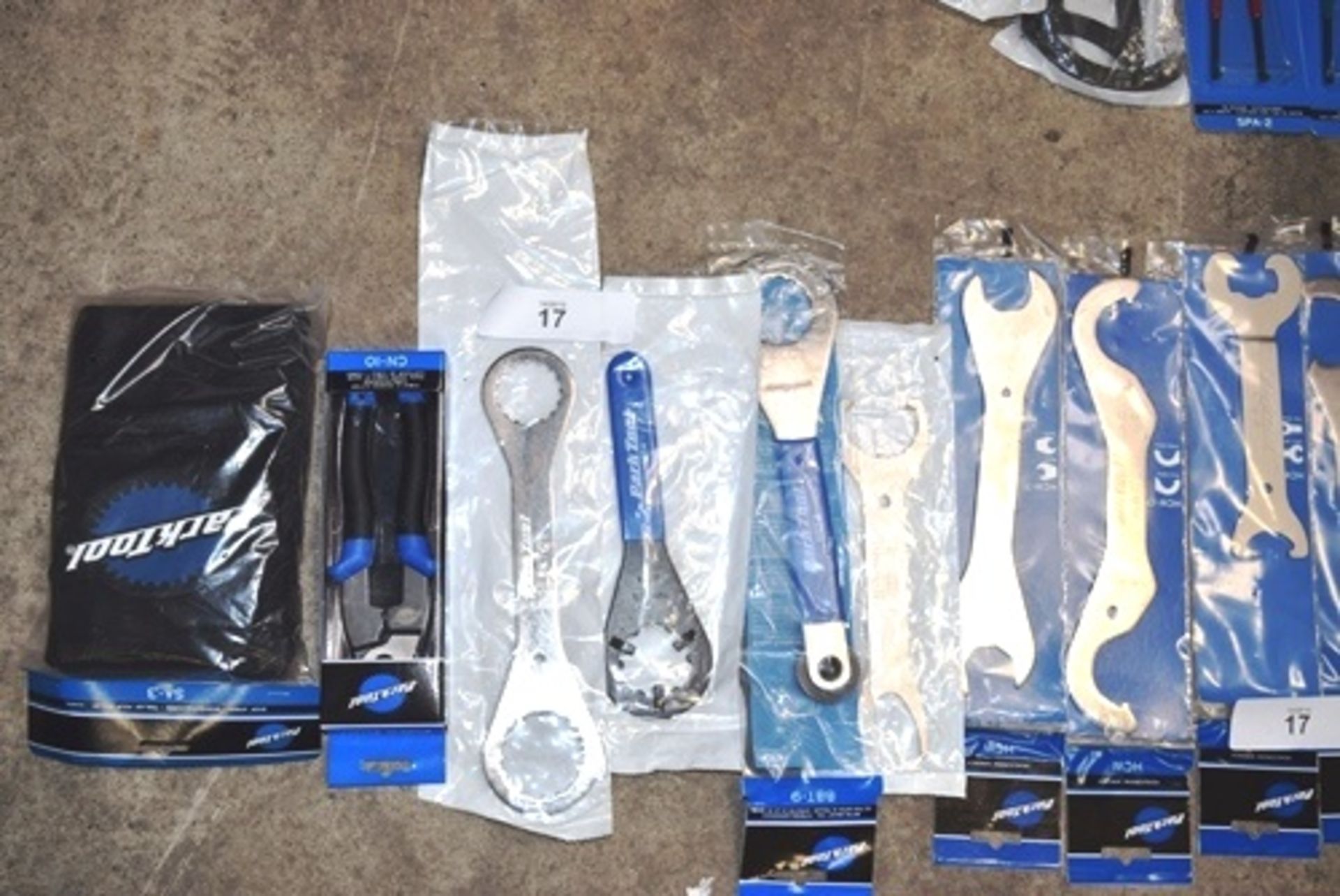 12 x Park Tools specialist bicycle spanners together with a work apron and snips - New in box - Image 2 of 2