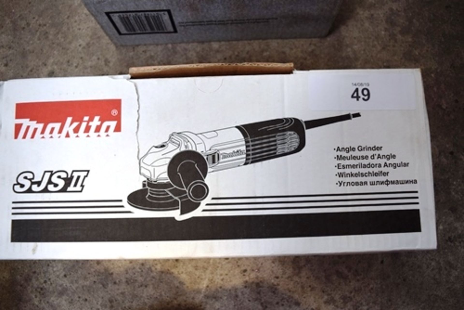 A Makita GA5040C 125mm, 240V angle grinder, RRP £125.00 - New in box (Cage3)