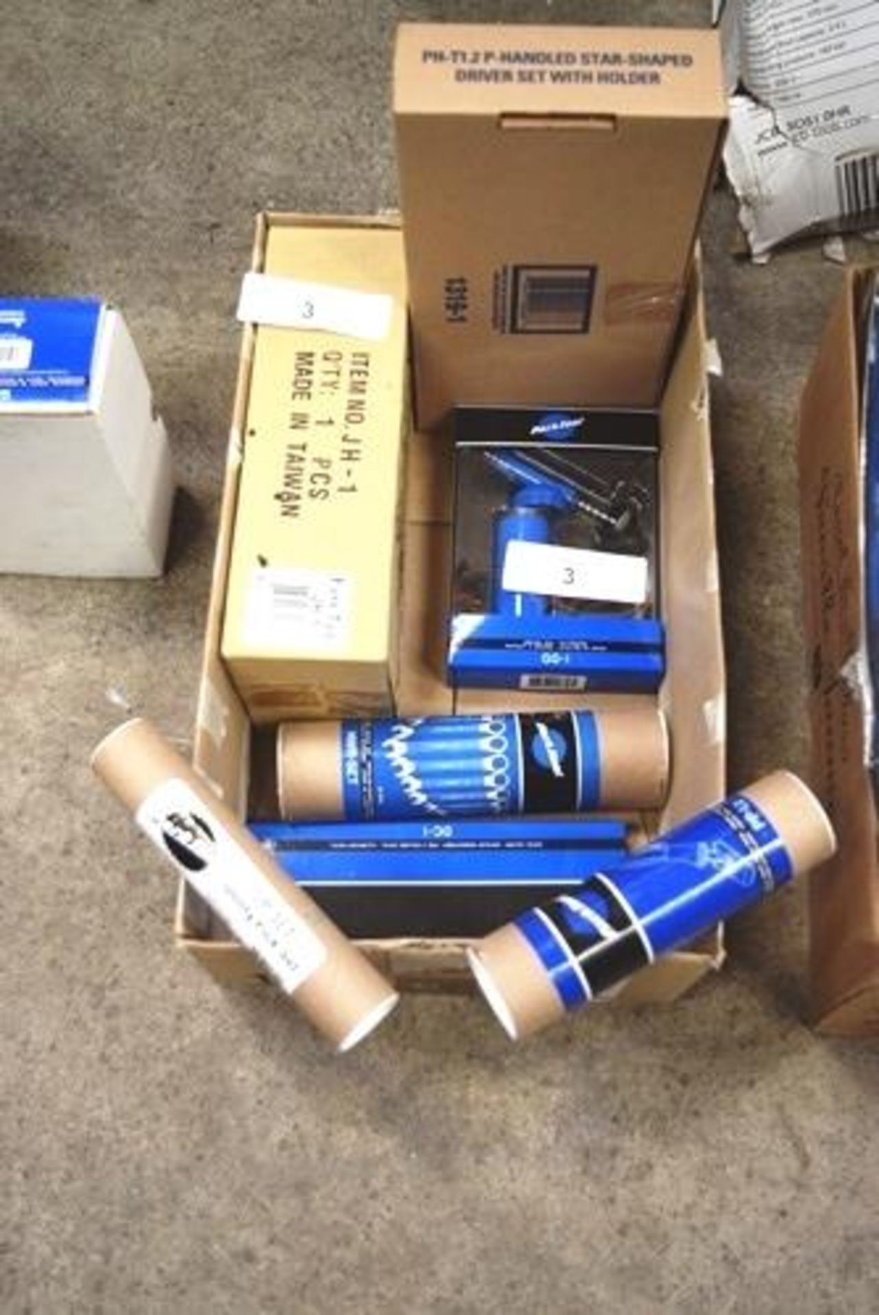 7 x Park Tool items including DC-1 calipers, MWR spanners, GG-1 grease gun handled star shaped