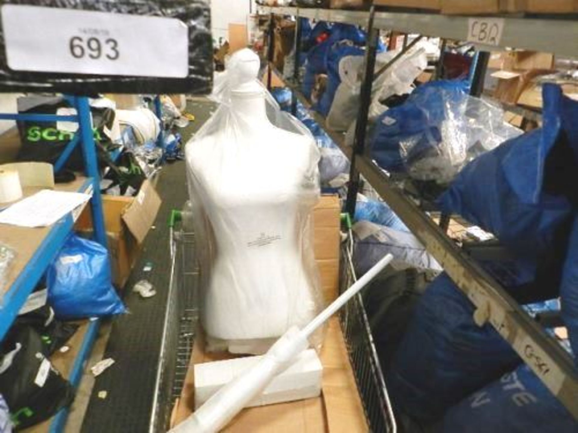 1 x female clothes mannequin - New (CB4A)