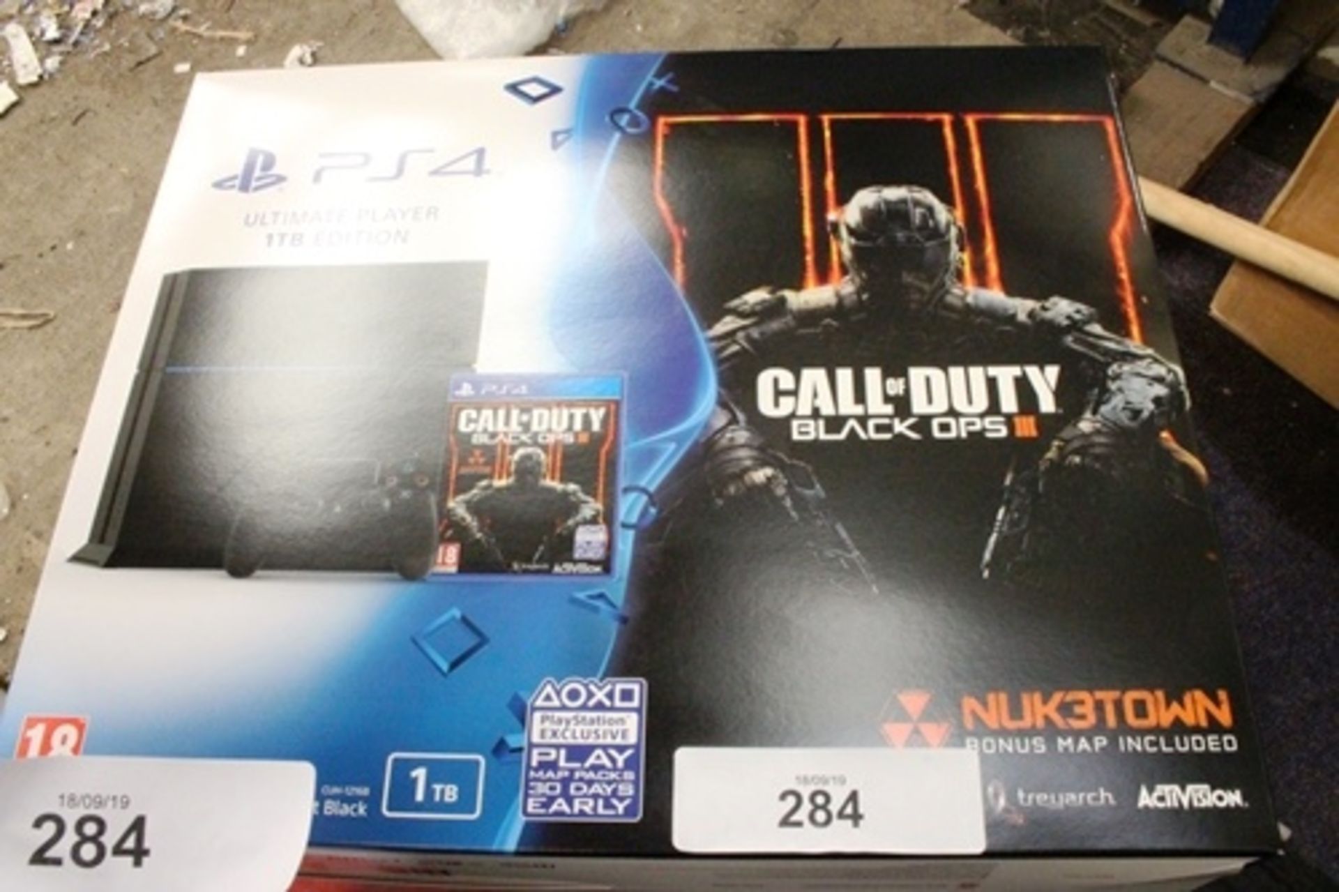 1 x PS4 1TB jet black console, together with Call Of Duty: Black Ops III, CUH-1216B (cab4)