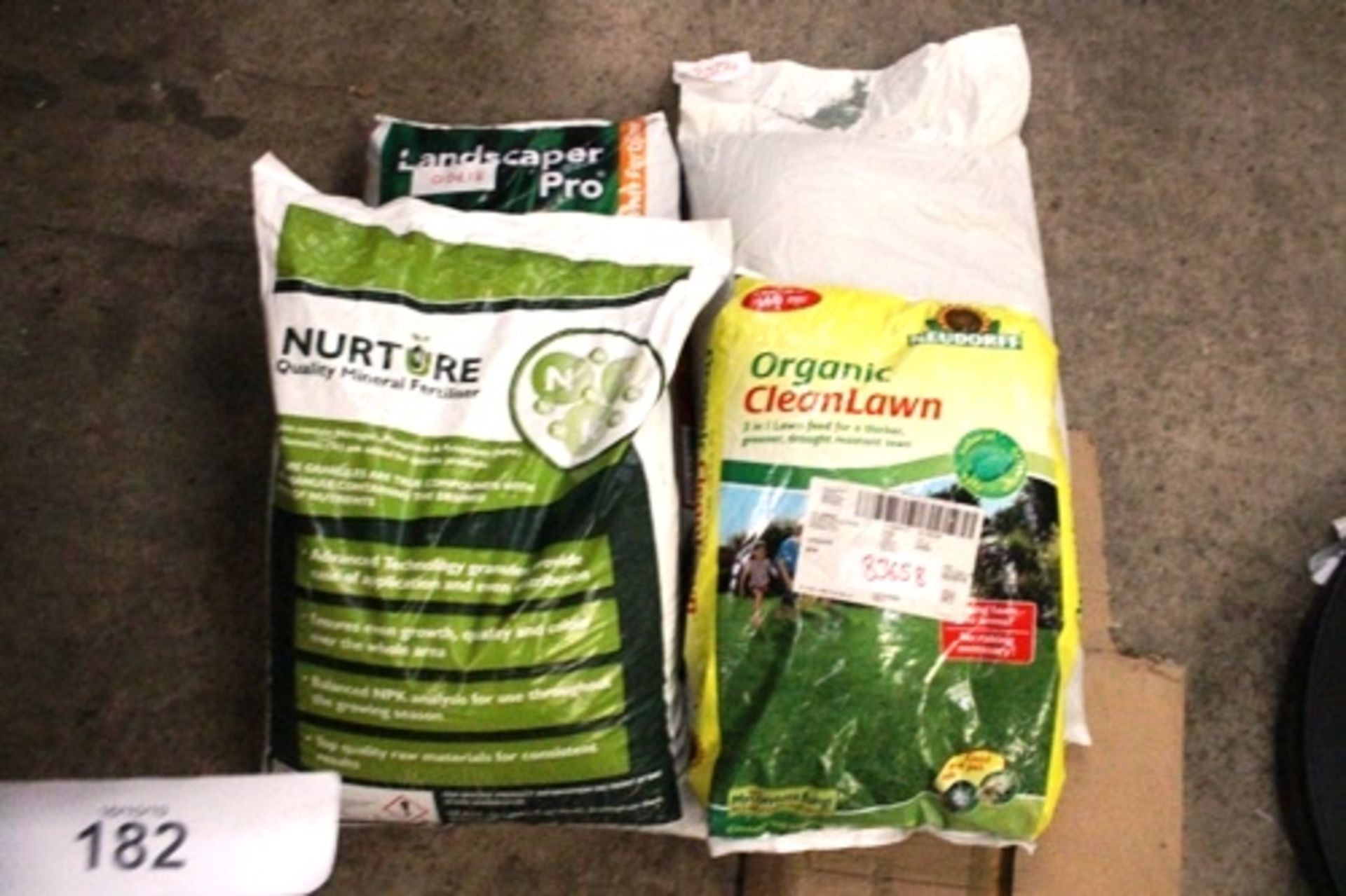 4 x assorted bags of fertiliser/compost - New (GS15)