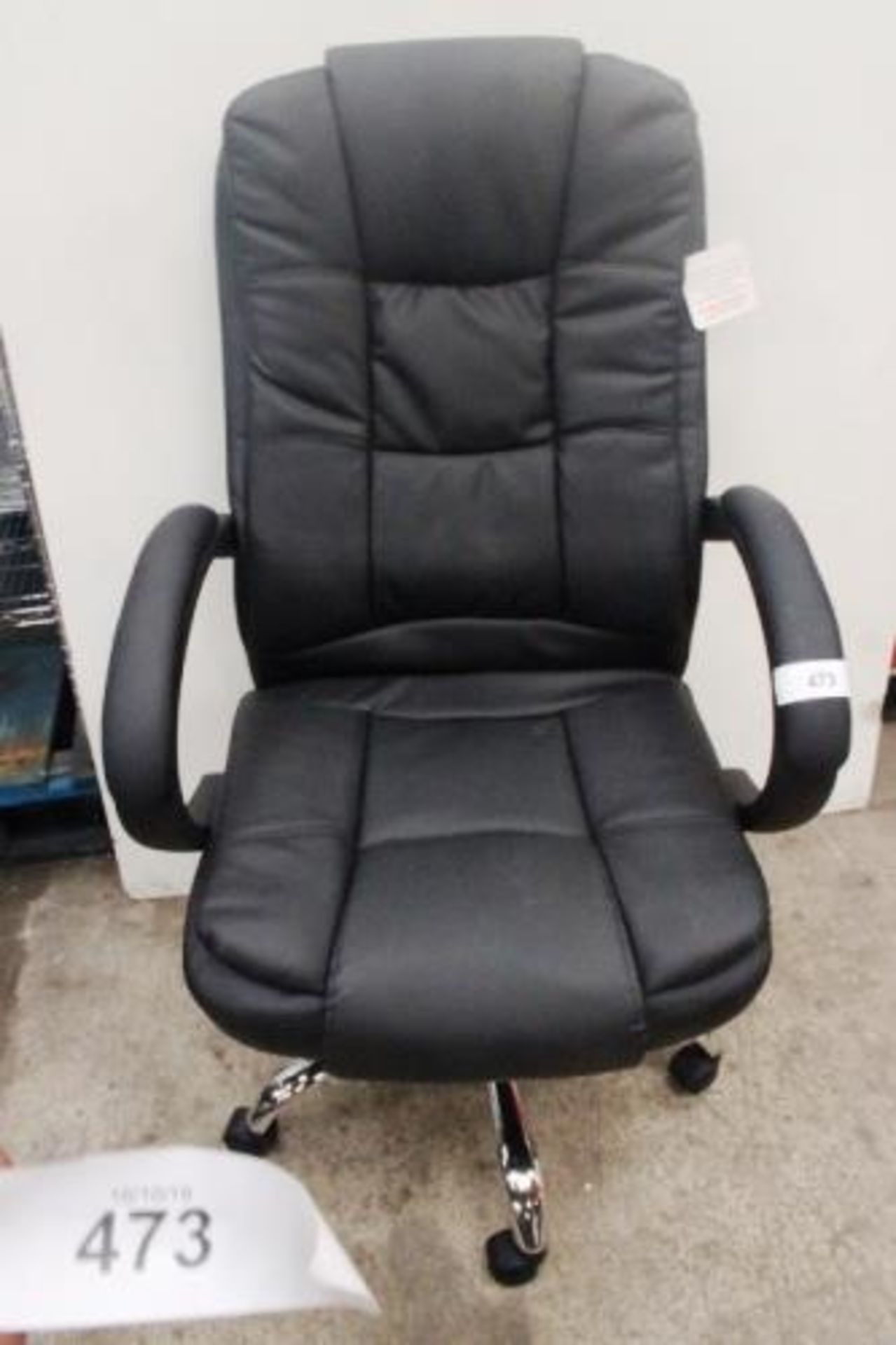 A Cherry Tree Furniture black office chair, model MO-014B - New (GSF33)