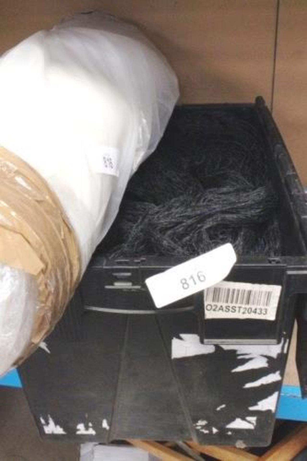 A quantity of black fruit tree netting and a length of white netting (esb10)