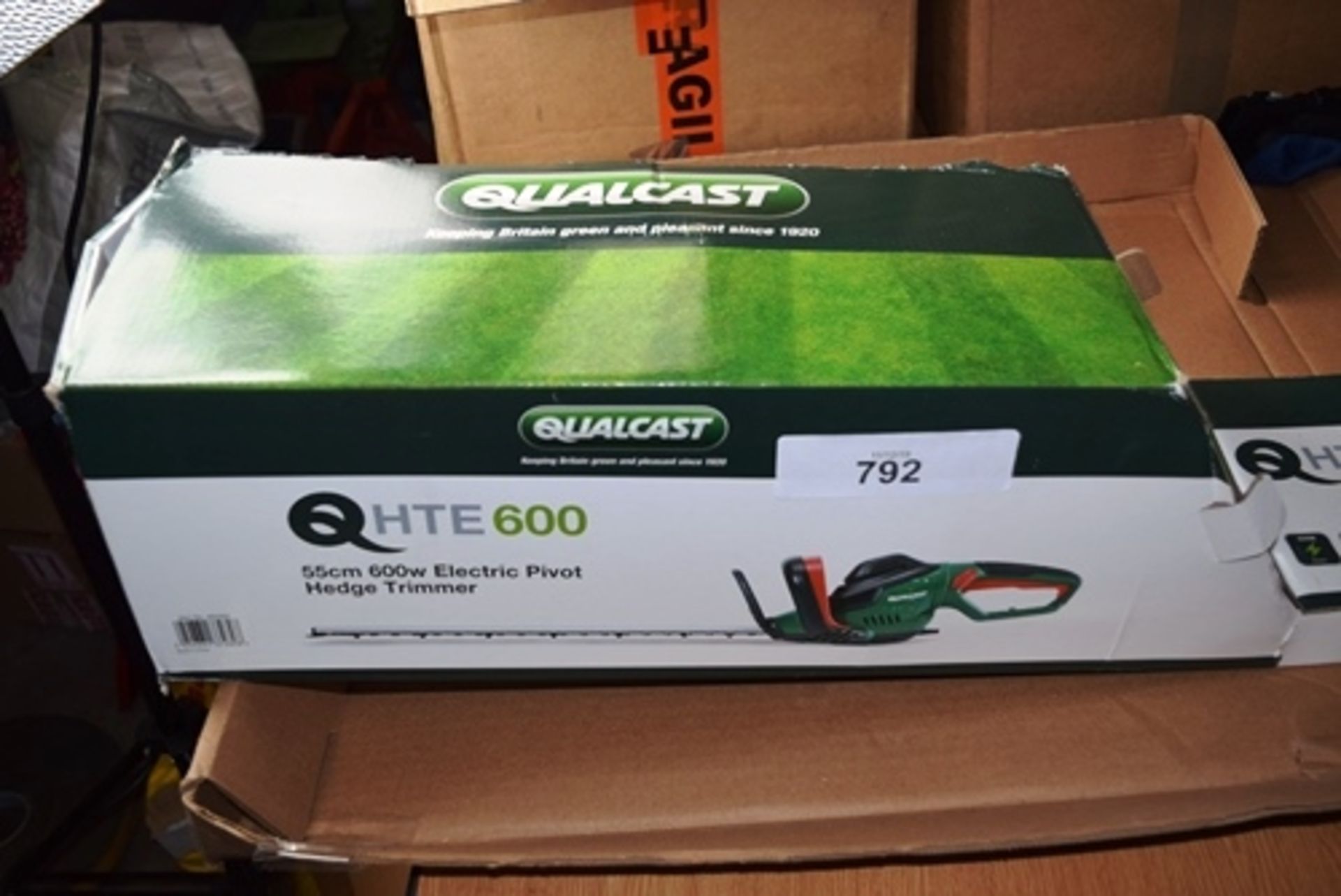 1 x Qualcast QHTE600 55cm, 600W electric pivot hedge trimmer, 240V - New in box (CB4)