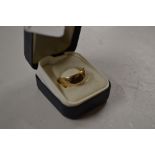 A 9ct gold wedding band