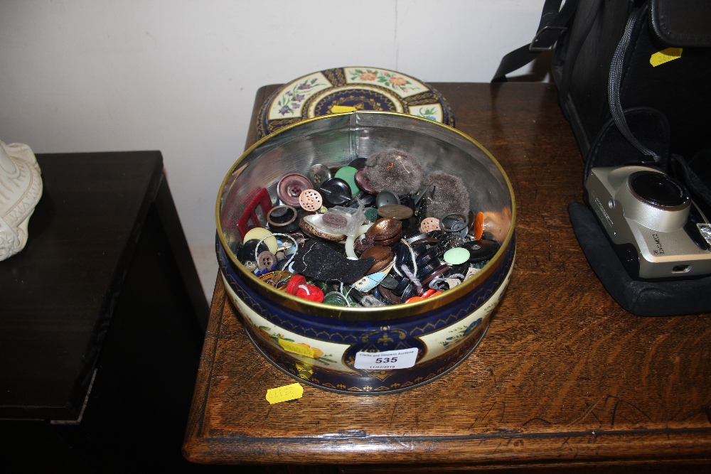 A tin of various buttons