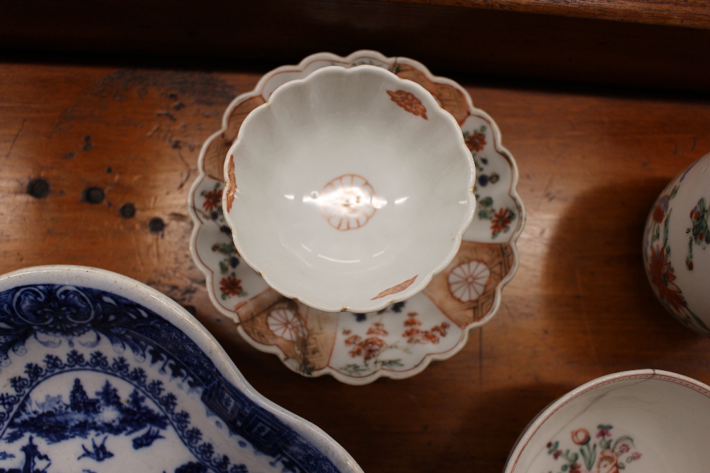 A pair of 18th Century Delft plates, having foliate decoration, 22.5cm dia.; a pair of 19th - Image 8 of 16