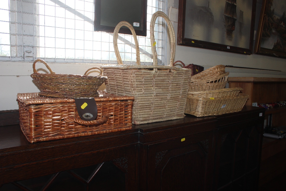 A quantity of basketware