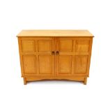 A good quality 20th Century golden oak sideboard, enclosed by a