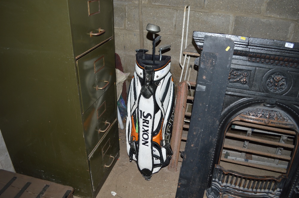 A Srixon golf bag