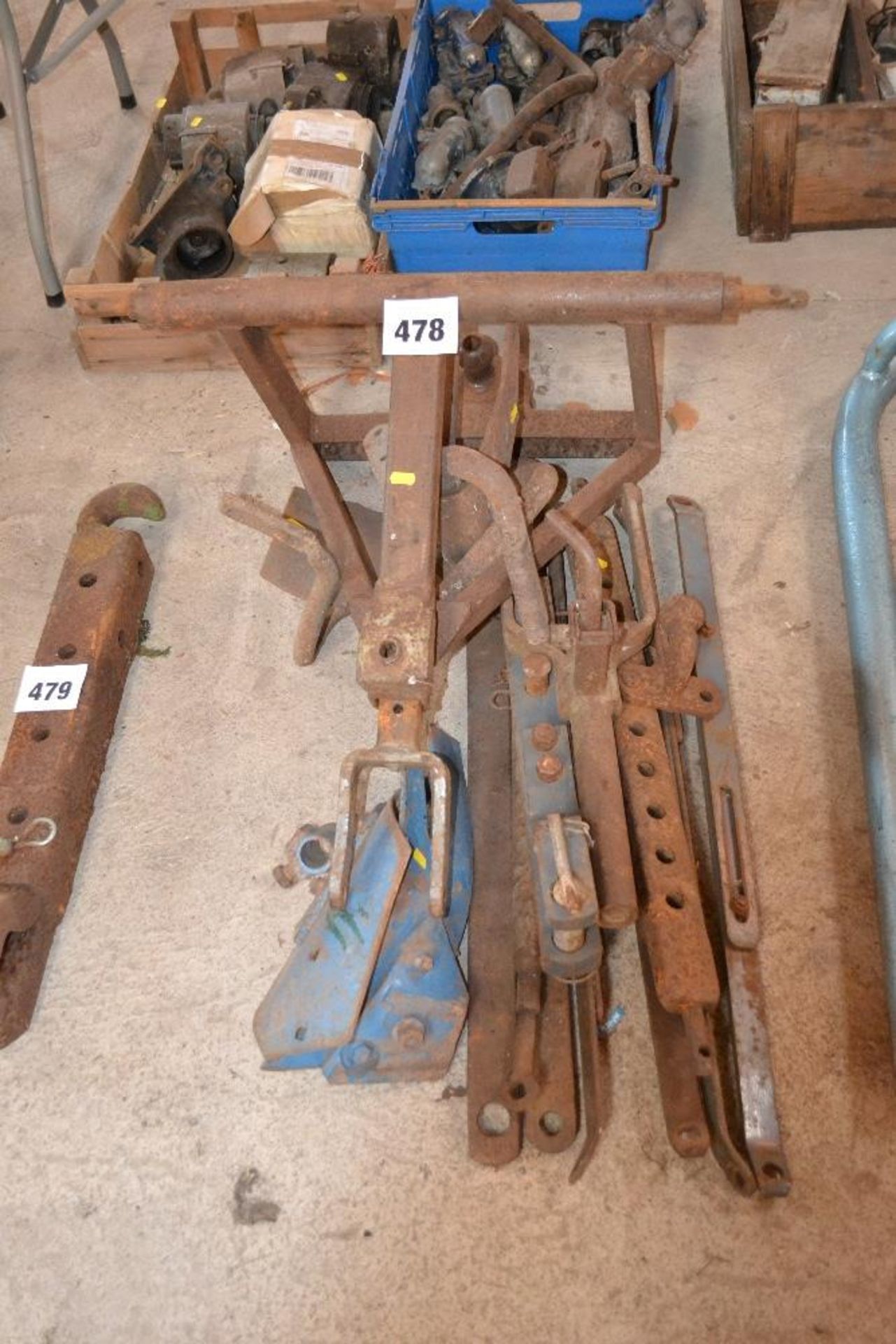 Various Cat 1 linkage parts.