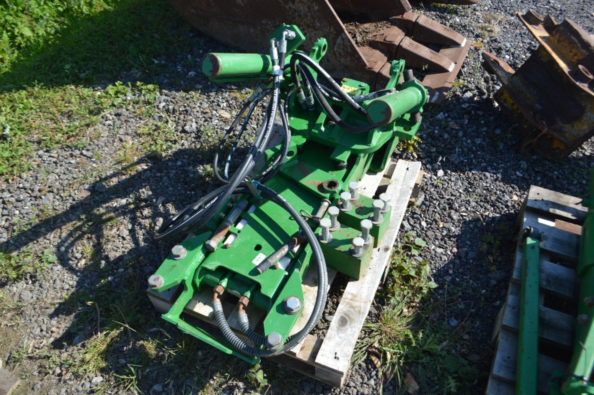 Pickup hitch to fit John Deere 8335R. *