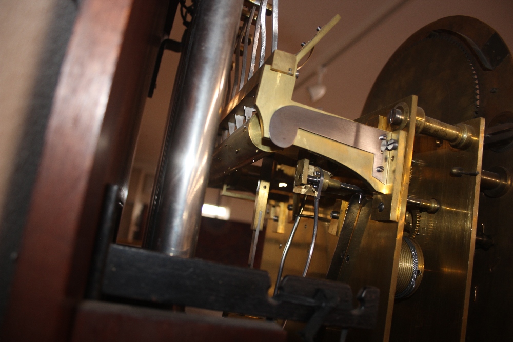 A fine quality Edwardian mahogany and satinwood inlaid chiming long case clock, the hood - Image 31 of 32