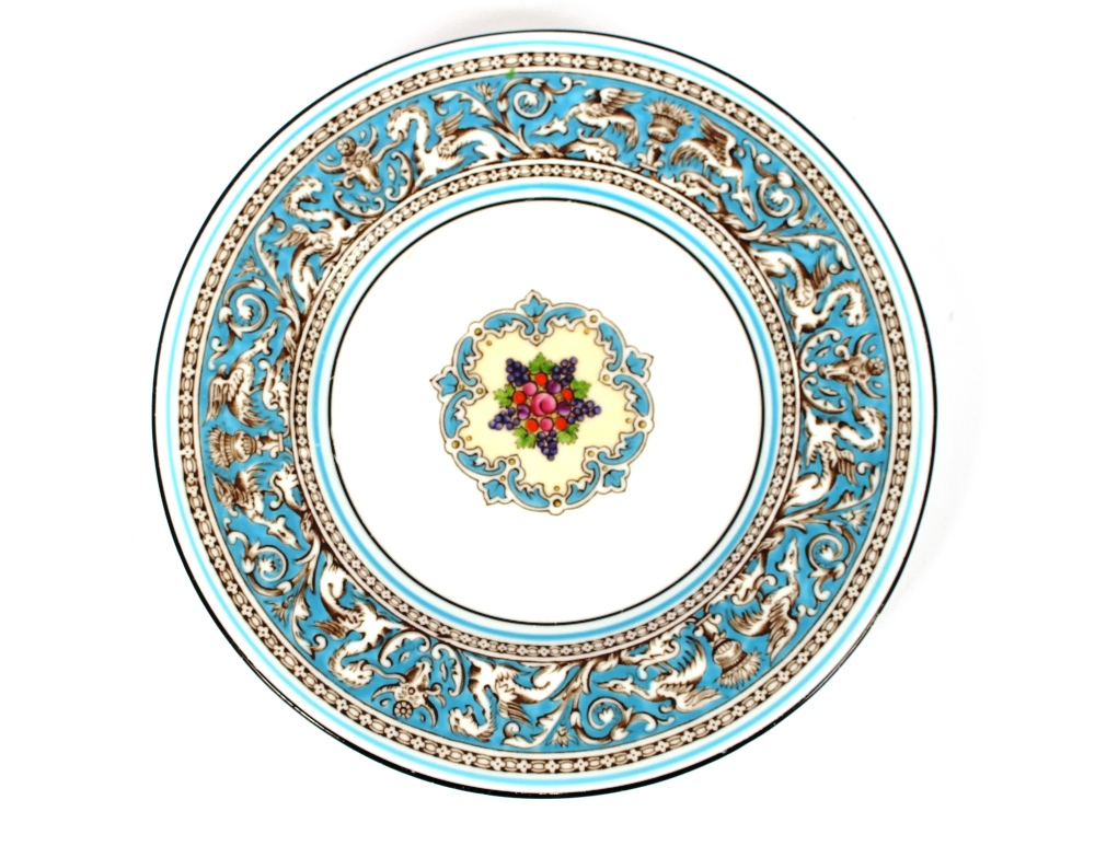 An extensive Wedgwood Florentine pattern dinner service, comprising various sized plates, tureens,