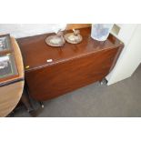 A Victorian mahogany drop leaf dining table