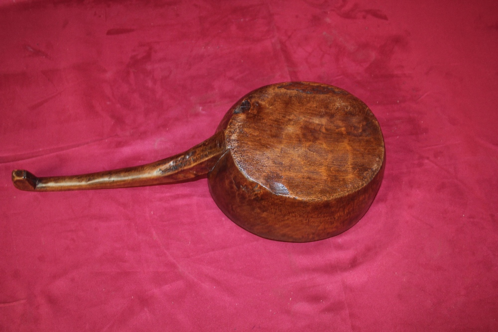 A large 19th Century treen dairy scoop - Image 3 of 4