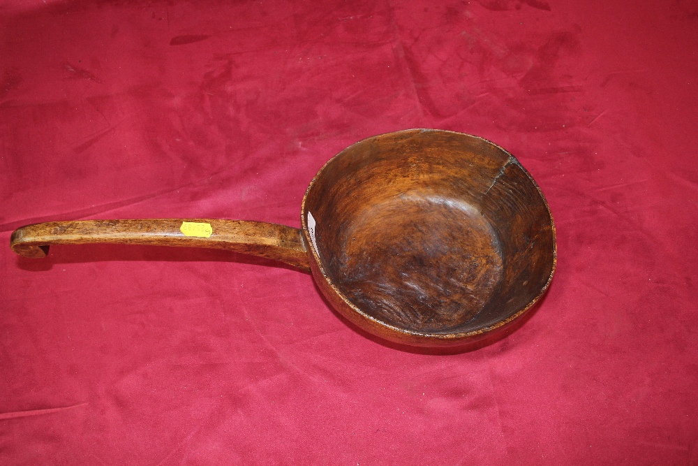 A large 19th Century treen dairy scoop - Image 2 of 4