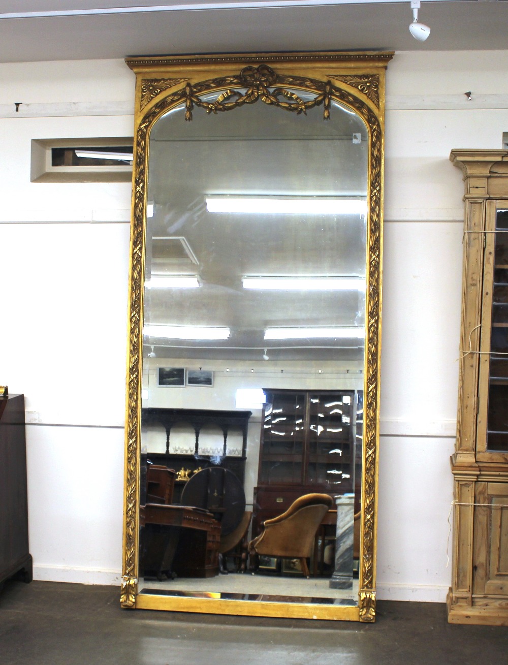 A 19th Century French gilt wood pier glass, having arched bevelled rectangular mirrored plate, the - Image 2 of 3