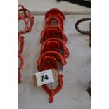 Quantity of harness hooks.