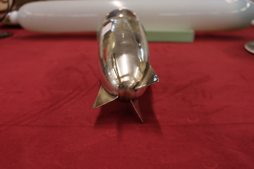 An Art Deco design plated cocktail shaker, in the - Image 4 of 6