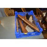 A tray of wooden knitting shuttles and metalware